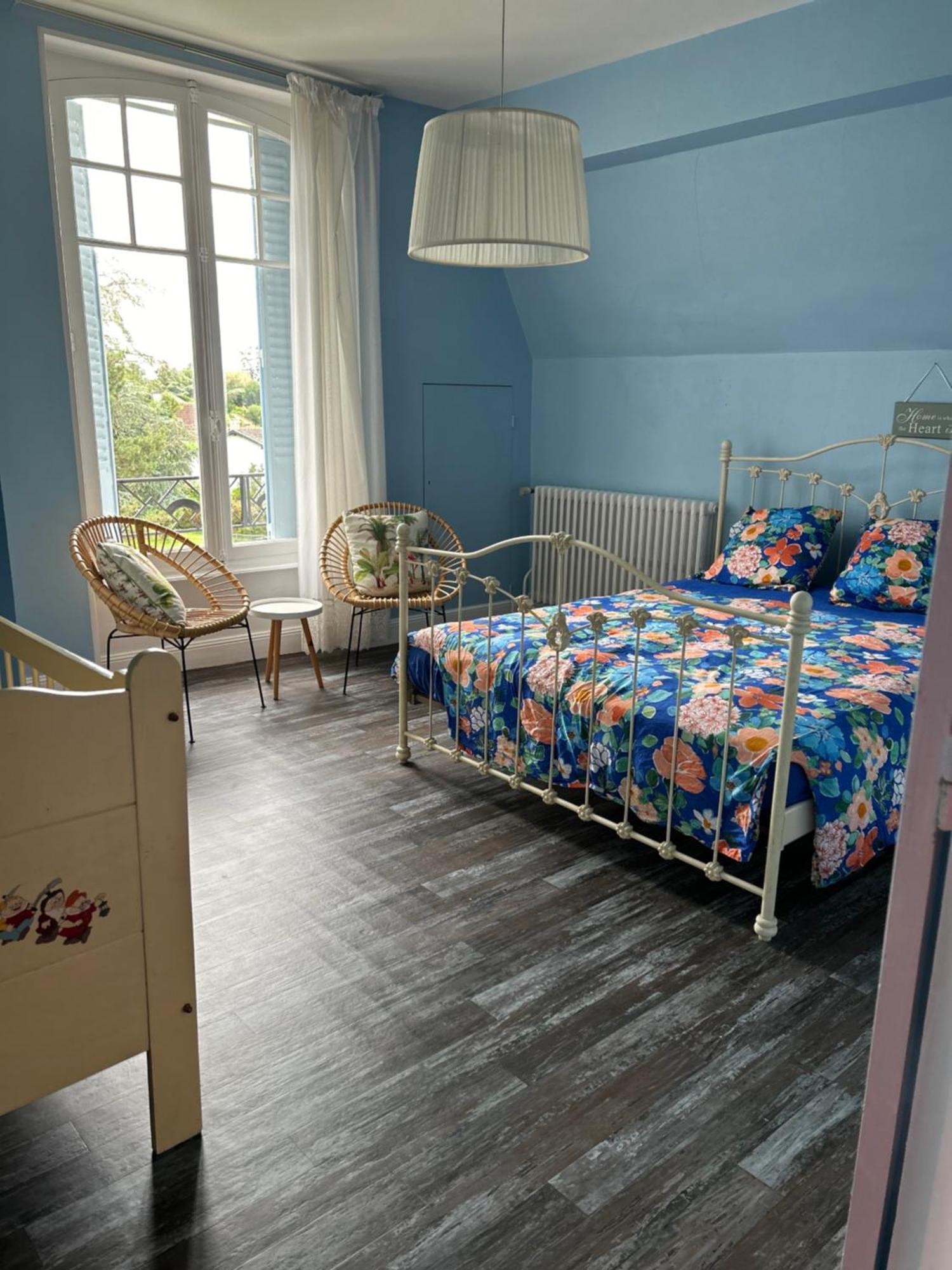 Holiday Home Villa Castel Marie Louise Néris-les-Bains Exteriör bild