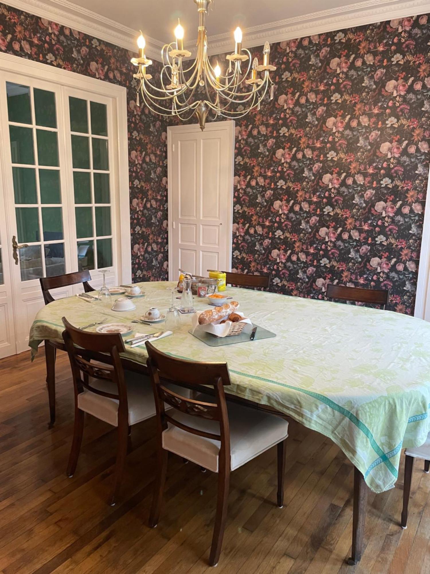 Holiday Home Villa Castel Marie Louise Néris-les-Bains Exteriör bild