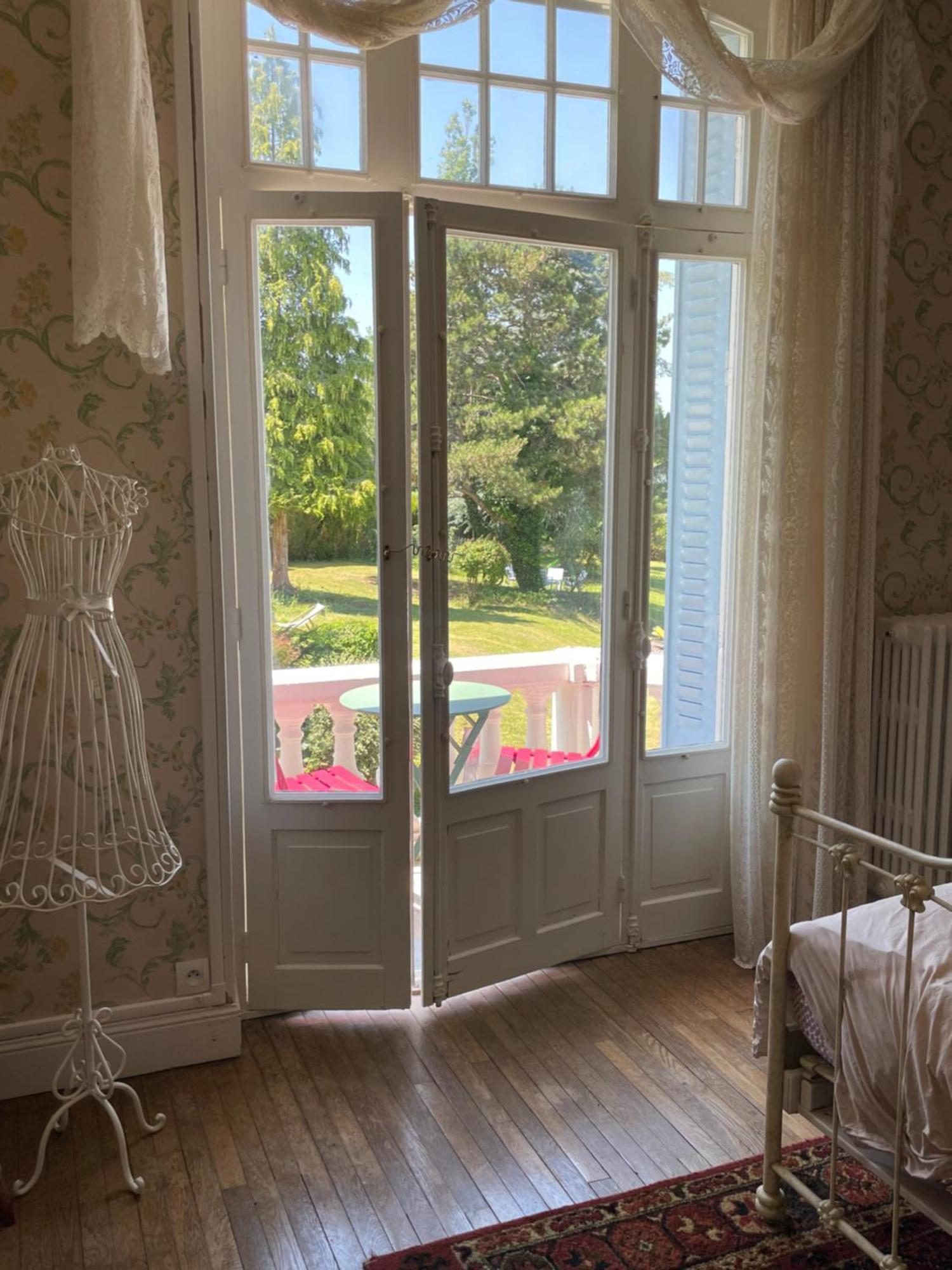 Holiday Home Villa Castel Marie Louise Néris-les-Bains Exteriör bild