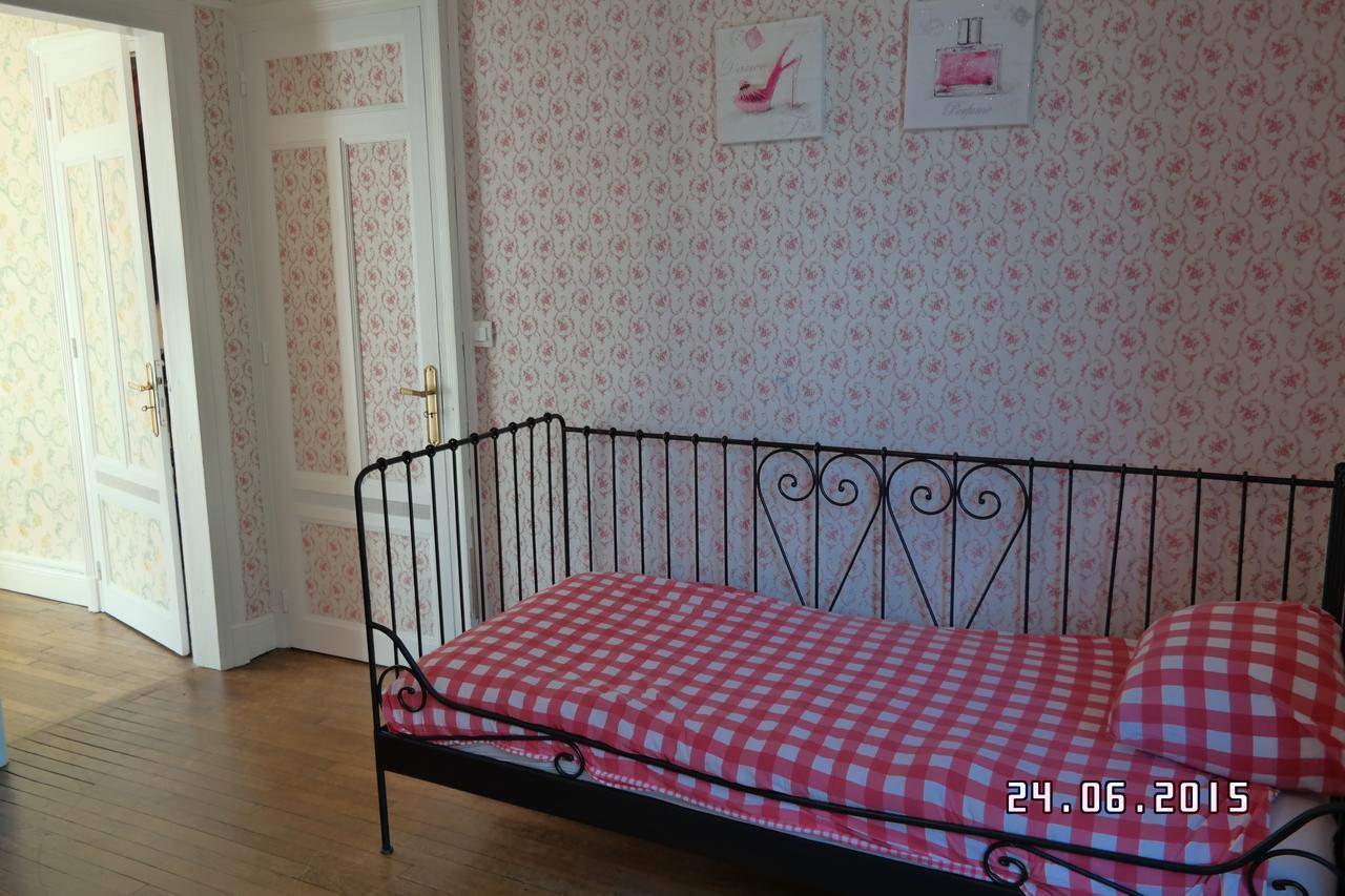 Holiday Home Villa Castel Marie Louise Néris-les-Bains Exteriör bild