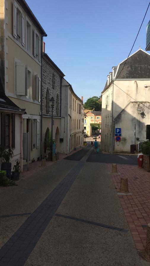 Holiday Home Villa Castel Marie Louise Néris-les-Bains Exteriör bild